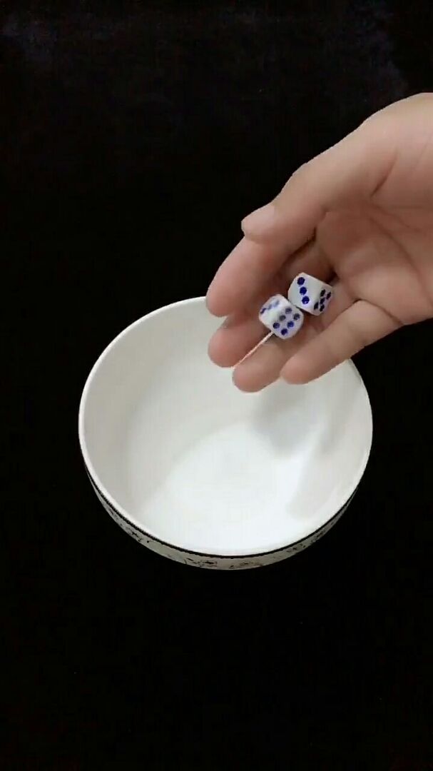 骰子一秒钟穿越碗里,真的太帅了!