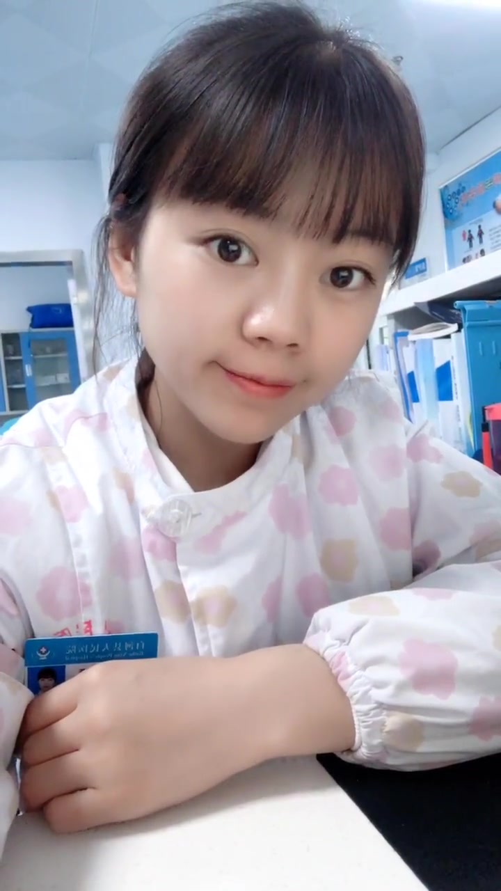 一个来自陕西的女娃,今晚夜班,护士很累,但是我很骄傲,希望看到我的人