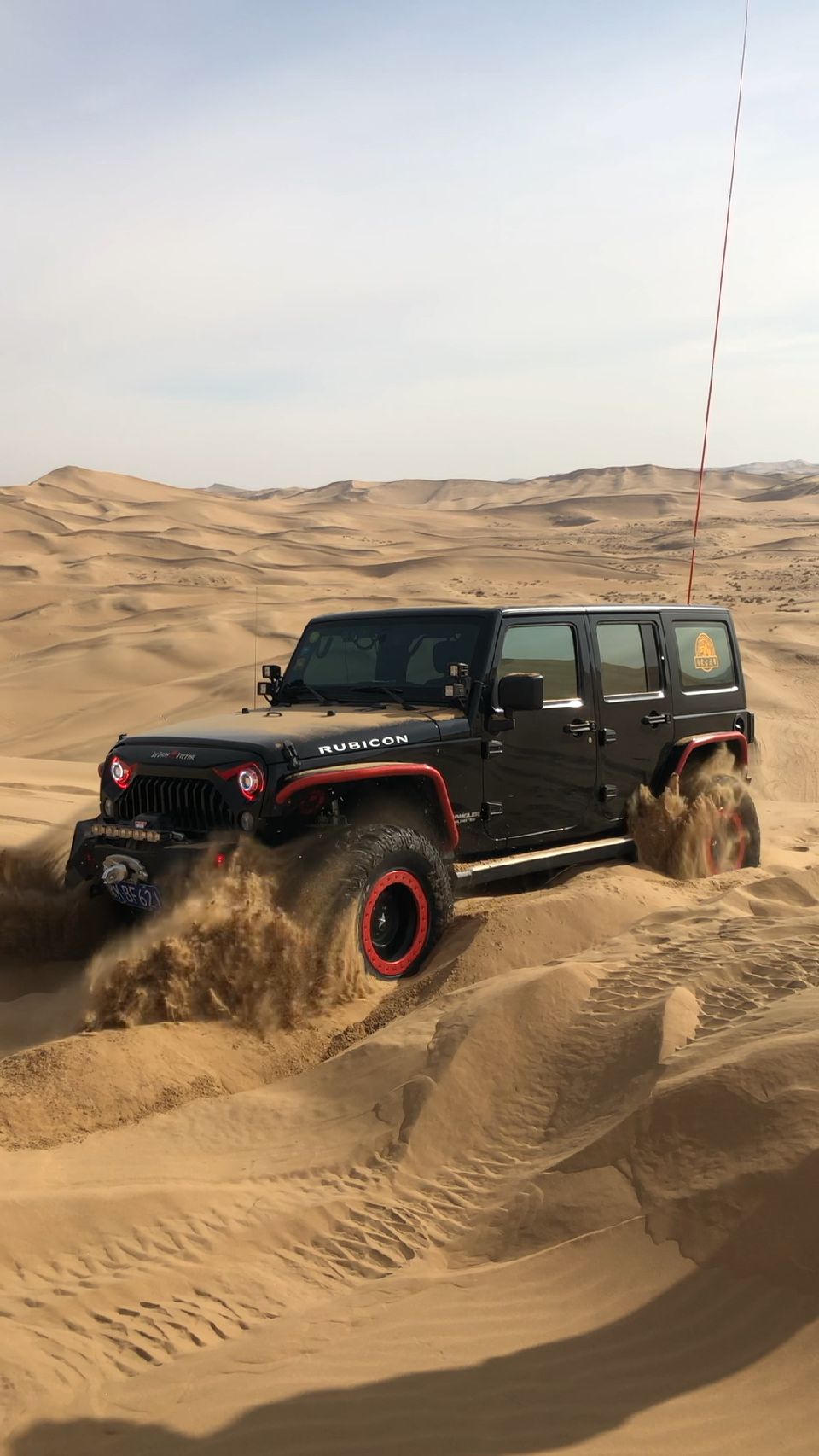 牧马人穿越沙漠陷车,自救脱困.越野还是牧马人牛