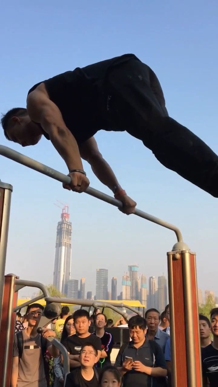 街头健身就是这么好看