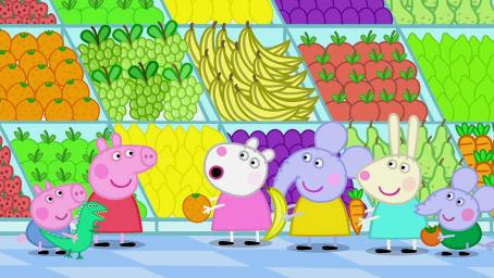 小猪佩奇佩奇在超市偶遇好朋友们他们正在挑选自己喜欢的水果