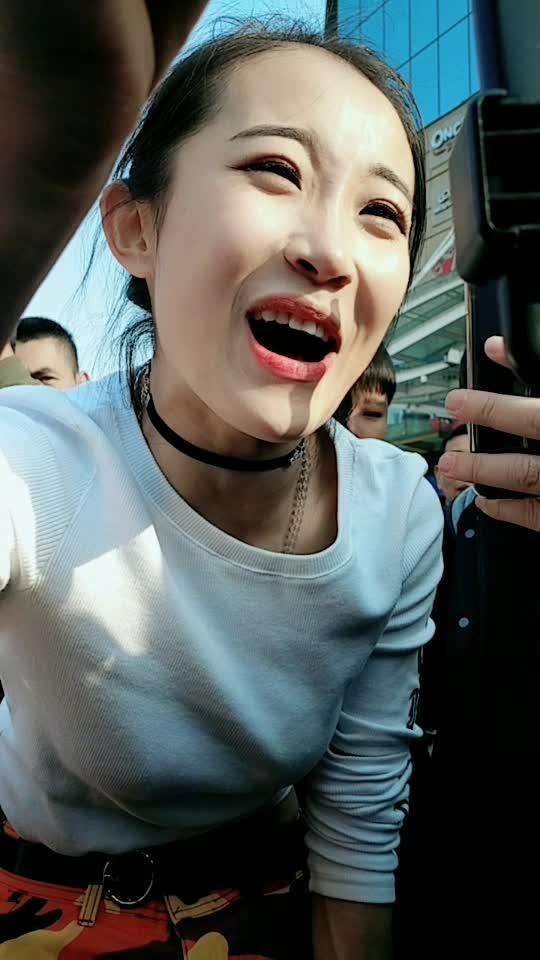 爽儿哭了,胸都掉下来了