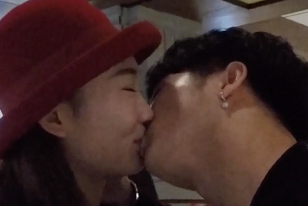 长得帅就能天天过情人节 天天接吻妹子