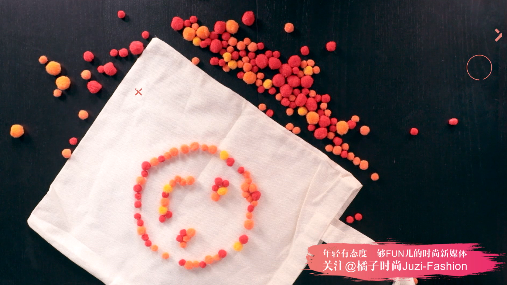 用pompom小毛球装扮你的单品，看得我少女心泛滥！