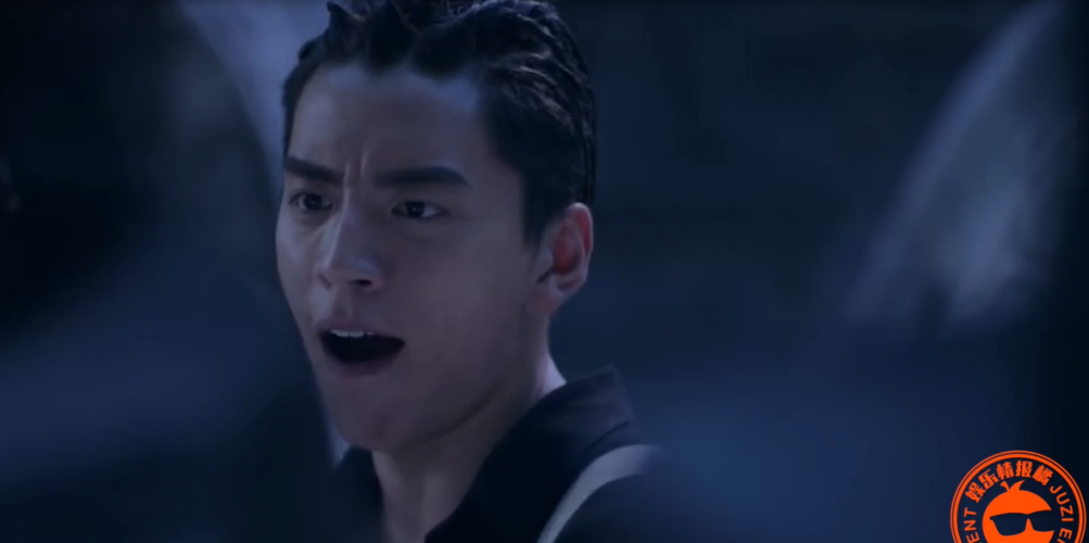 赵丽颖林更新寝室尬舞，王大陆敲钟小碎步有点萌