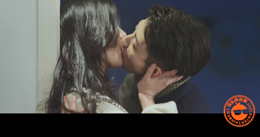 那些看着就觉得疼的吻戏，不知演员们拍的时候啥感觉啊