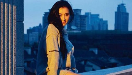 张柏芝晒教小Q学习视频