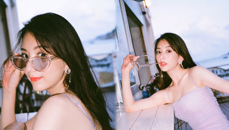 郭富城娇妻方媛置身沙滩