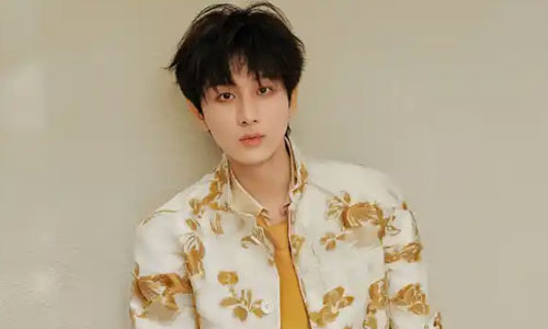 成毅拍戏意外撞到额头