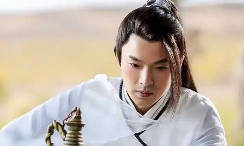 李威妻子涉杀人案首出庭